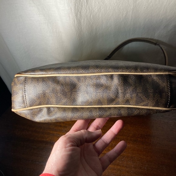 MK Michael Kors signature logo embossed tote shoulder bag - Picture 10 of 14